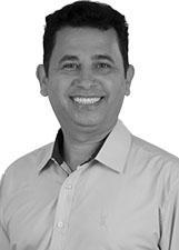 CARLOS LEAL