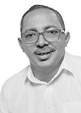 O HOMEM DO PINICO