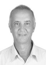 ROBERTO TAVARES