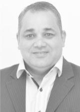 ANDRÉ FLORES