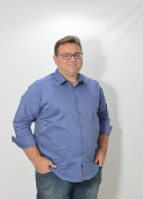 DR. KARLOS LEAL