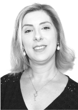 LEANDRA MARQUEZINI