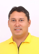 PONIEK QUEIROZ